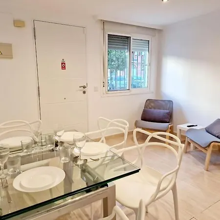 Villa Guildford Townhouse With Parking Exterior foto