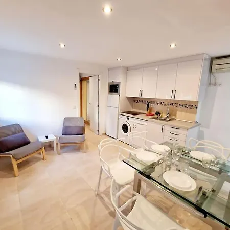 Villa Guildford Townhouse With Parking Exterior foto