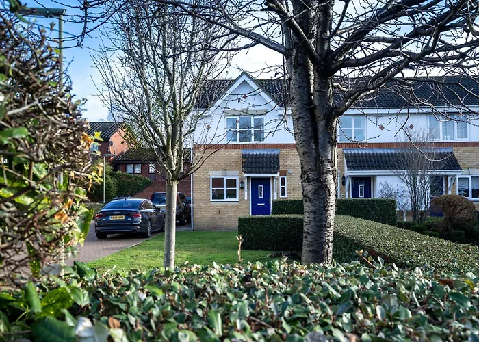 Guildford Townhouse With Parking