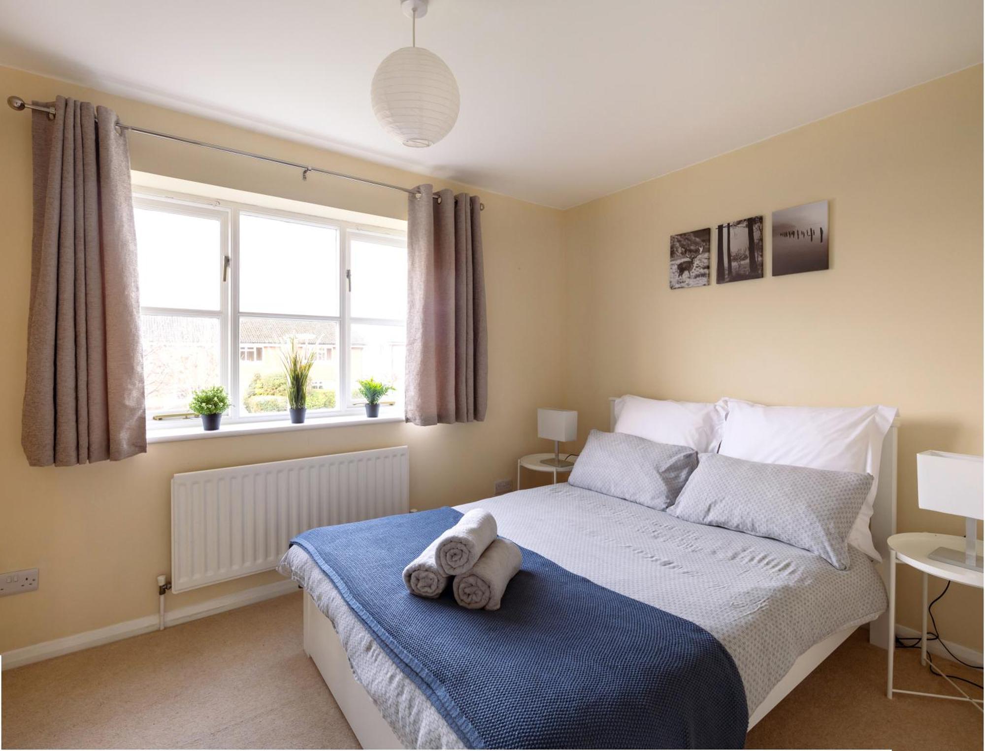 Townhouse With Parking * Guildford